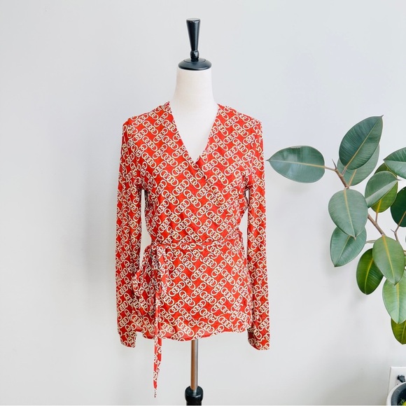 Cabi 3951 Ringleader Chain Print Wrap top - Picture 5 of 10